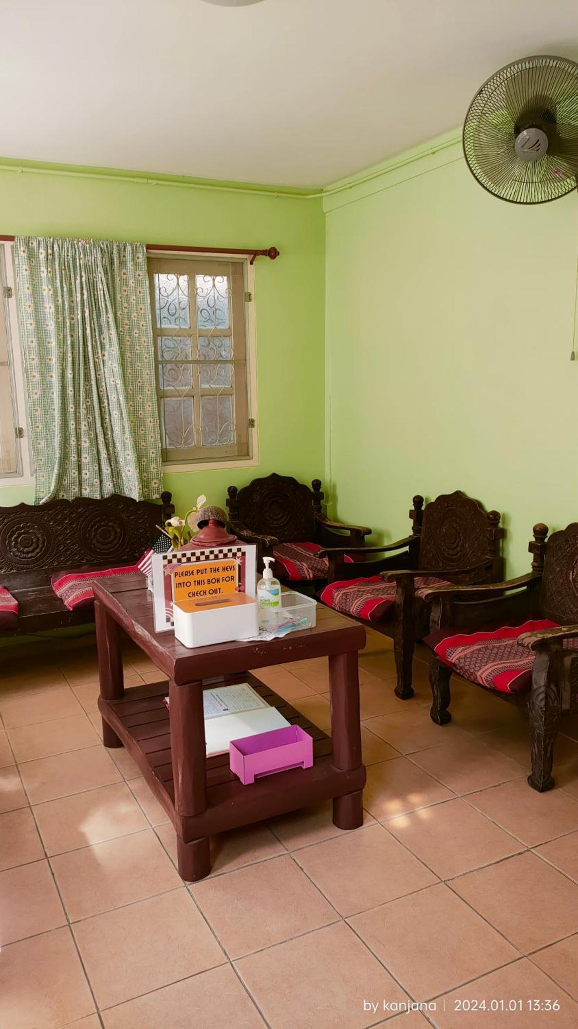 Home Stay At Tapae Чиангмай Экстерьер фото