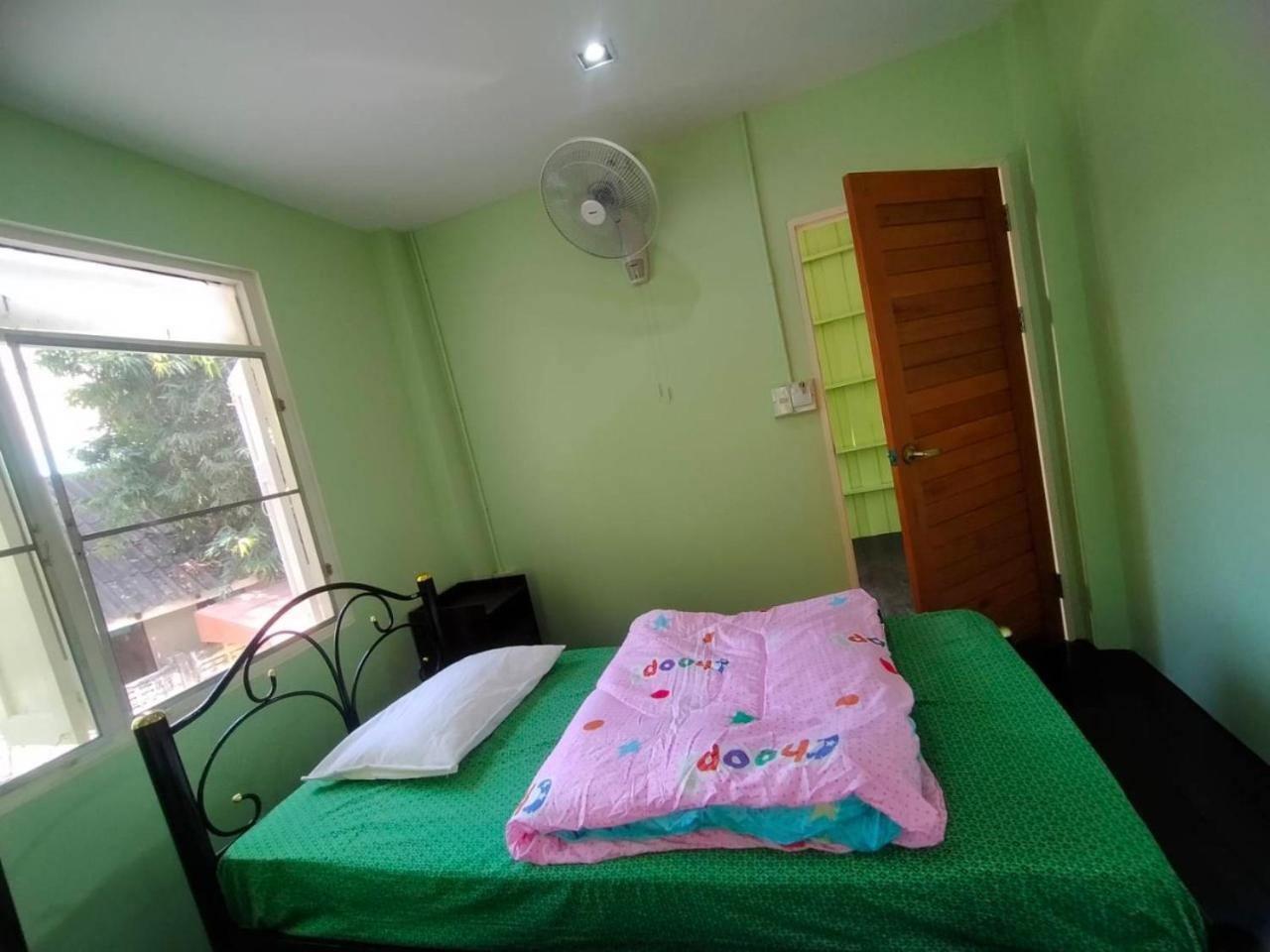 Home Stay At Tapae Чиангмай Экстерьер фото