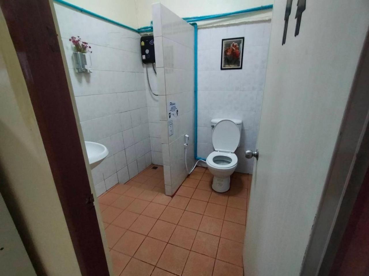 Home Stay At Tapae Чиангмай Экстерьер фото