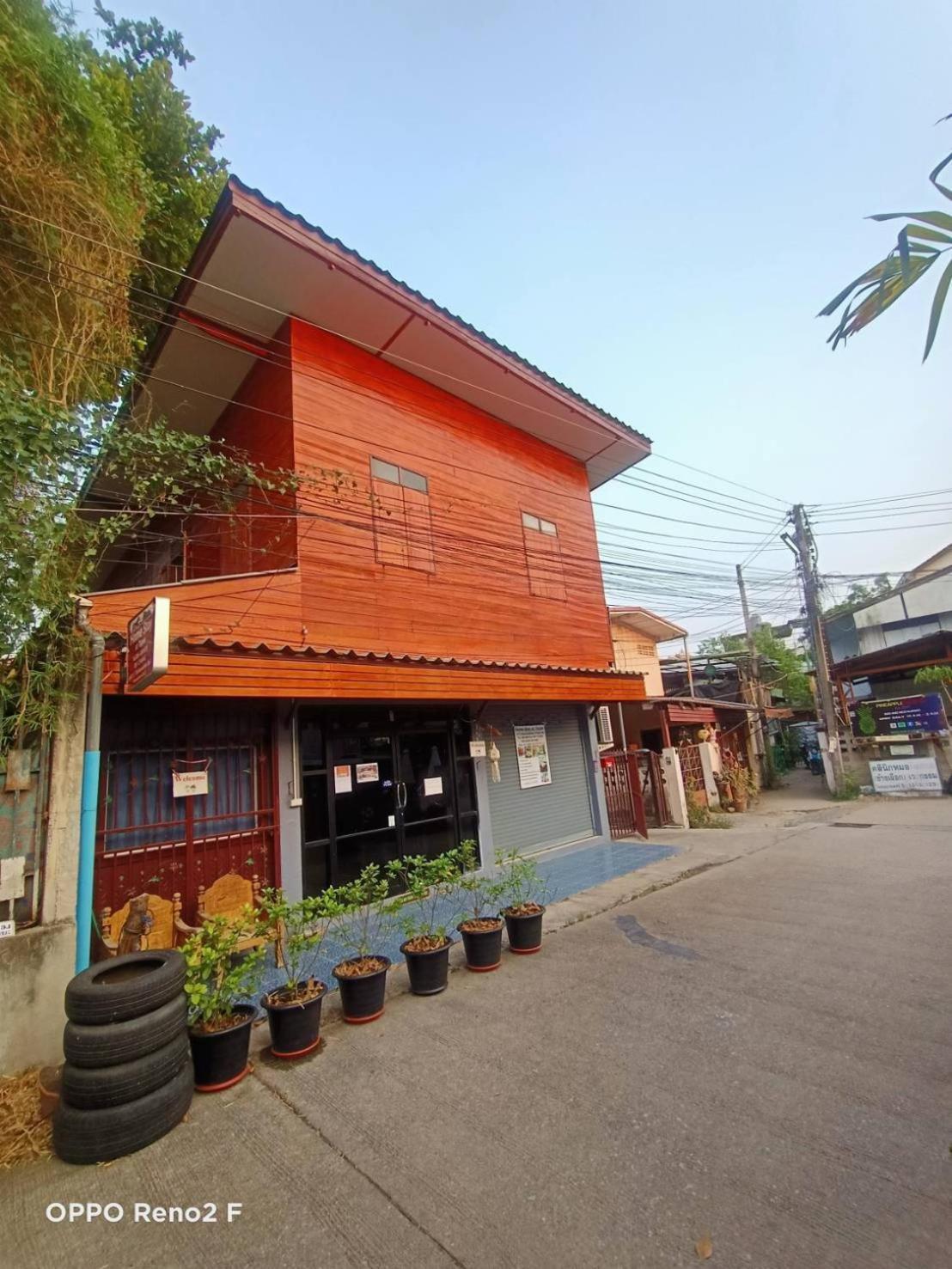 Home Stay At Tapae Чиангмай Экстерьер фото